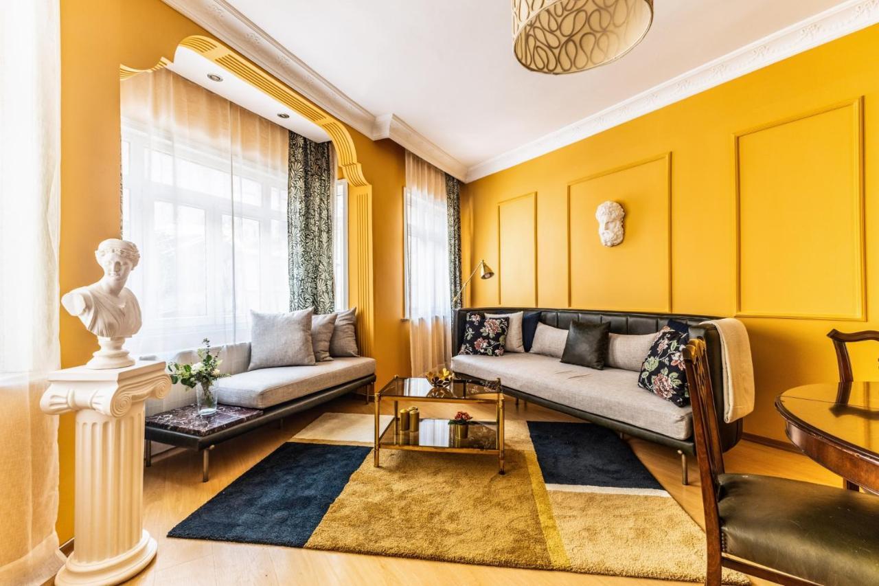 Unique Flat W Balcony 5 Min To Istiklal Street * Istambul