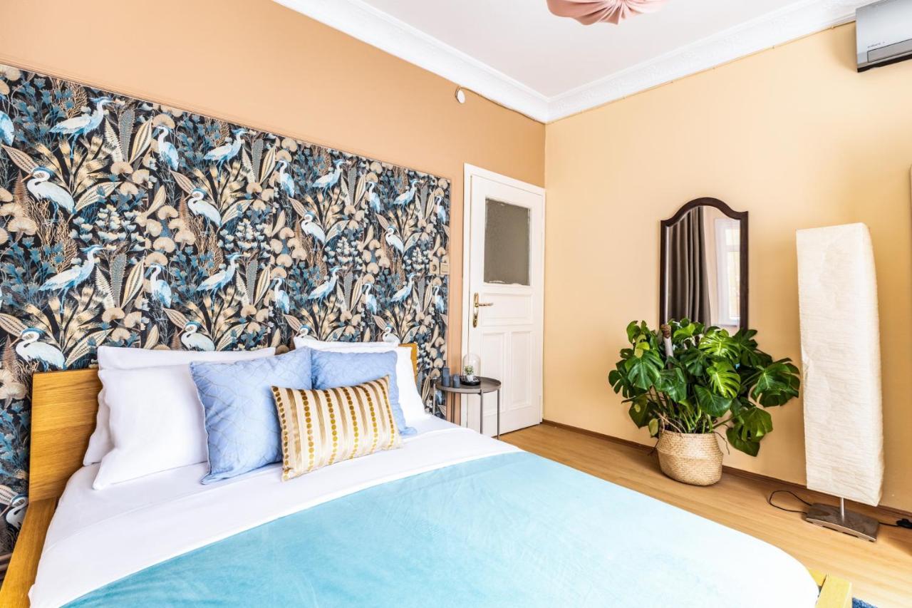 Unique Flat W Balcony 5 Min To Istiklal Street Appartement