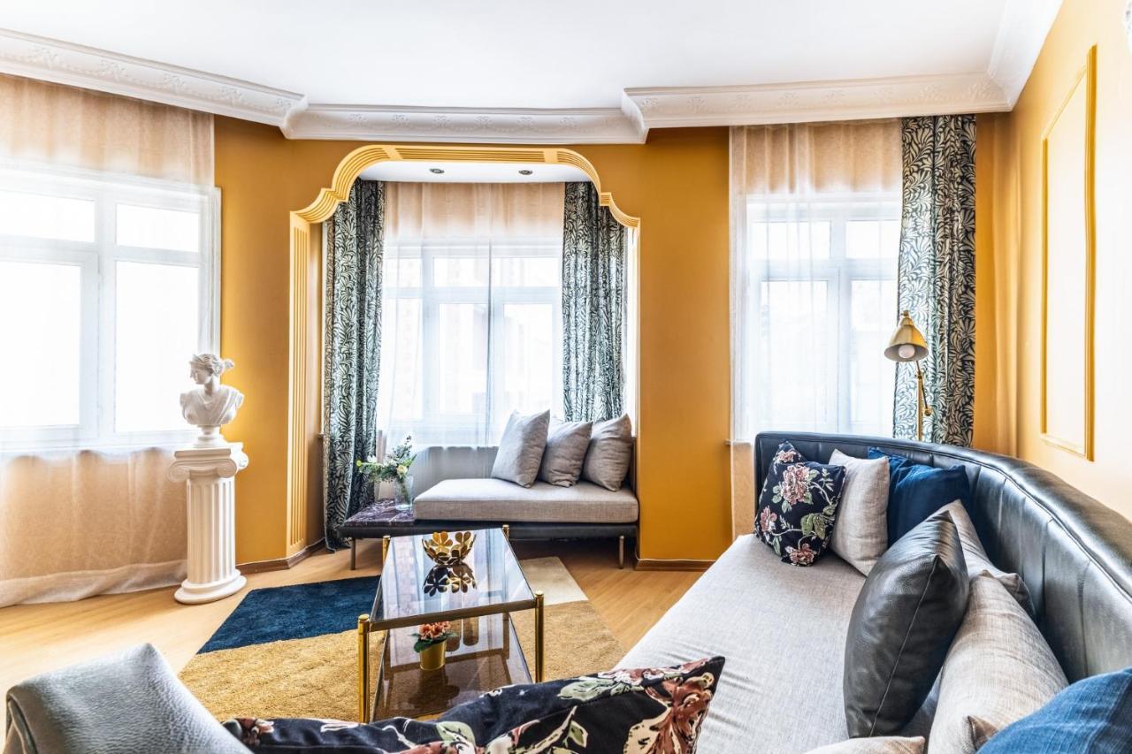 Unique Flat W Balcony 5 Min To Istiklal Street Appartement